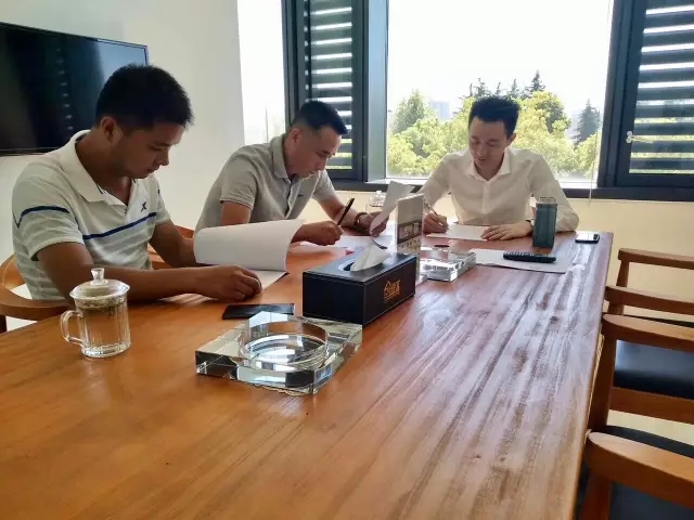 熱烈祝賀蕪湖鳩江孫總、潘總簽約創(chuàng)綠家！