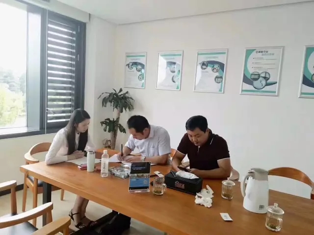 熱烈祝賀姜總、胡總簽約創(chuàng)綠家河南省市級代理！