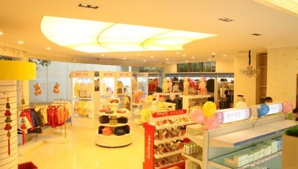 剛開業(yè)四個月的小店關(guān)門歇業(yè)，原因有兩點(diǎn)：一是甲醛超標(biāo)了5倍多，二是老板娘因此流產(chǎn)了……