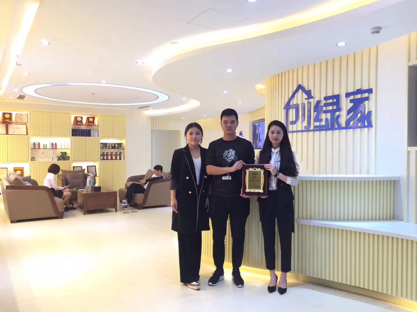 熱烈祝賀楊總簽約創(chuàng)綠家浙江省縣級市代理！
