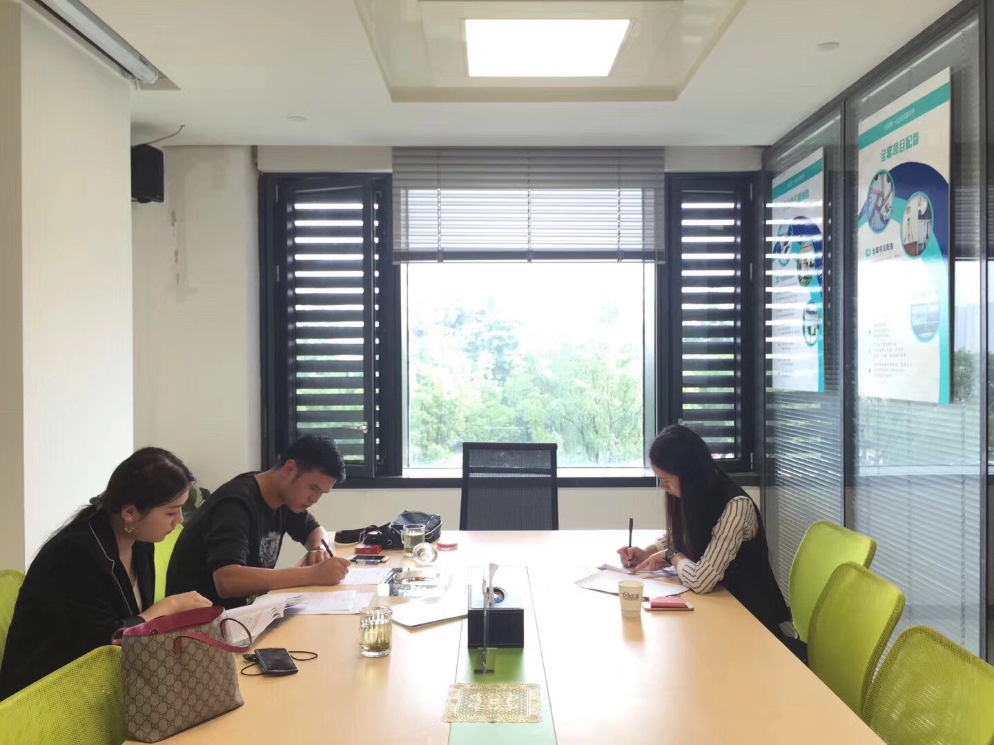 熱烈祝賀楊總簽約創(chuàng)綠家浙江省縣級市代理！