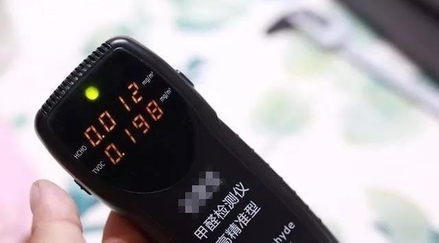 我買了一個(gè)甲醛檢測(cè)儀，吹口氣后發(fā)現(xiàn)原來我才是“地表最強(qiáng)”污染源！