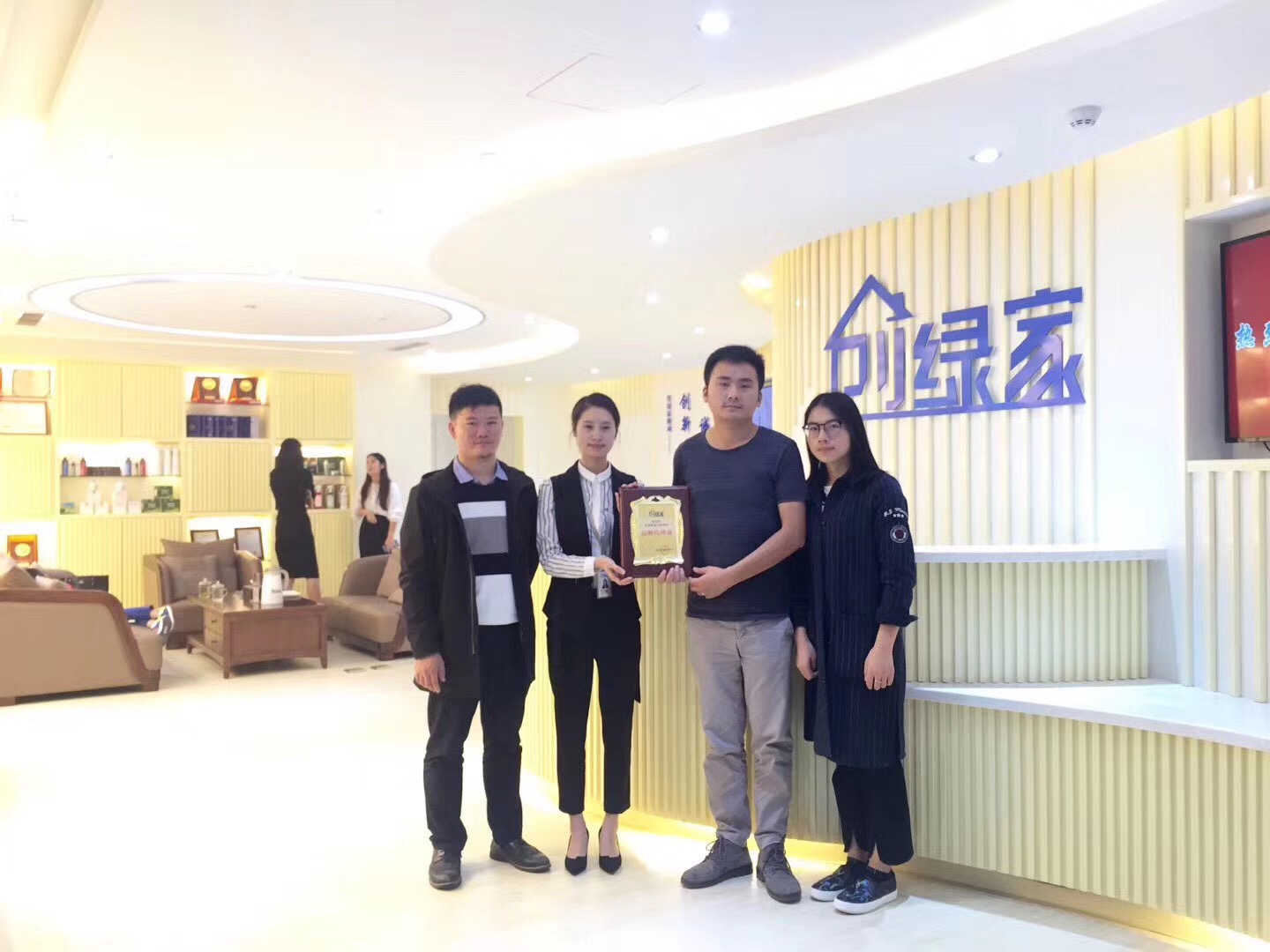 熱烈祝賀余總簽約創(chuàng)綠家江蘇省縣級市代理！