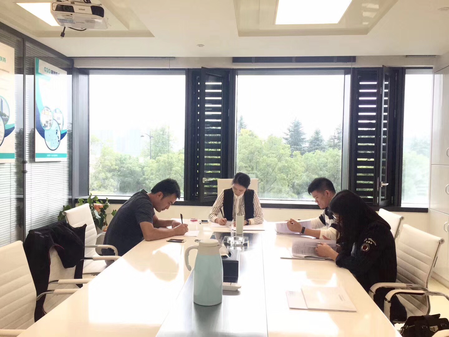 熱烈祝賀余總簽約創(chuàng)綠家江蘇省縣級市代理！