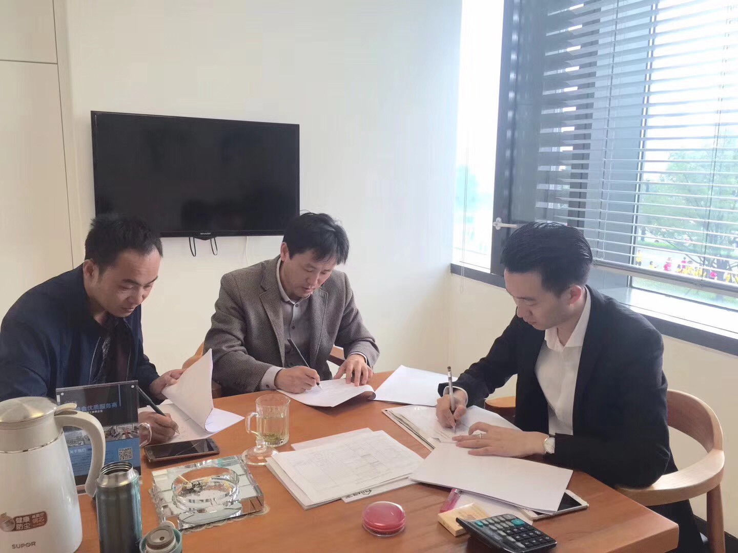 熱烈祝賀王總、葛總簽約創(chuàng)綠家蘇州市區(qū)級(jí)代理！