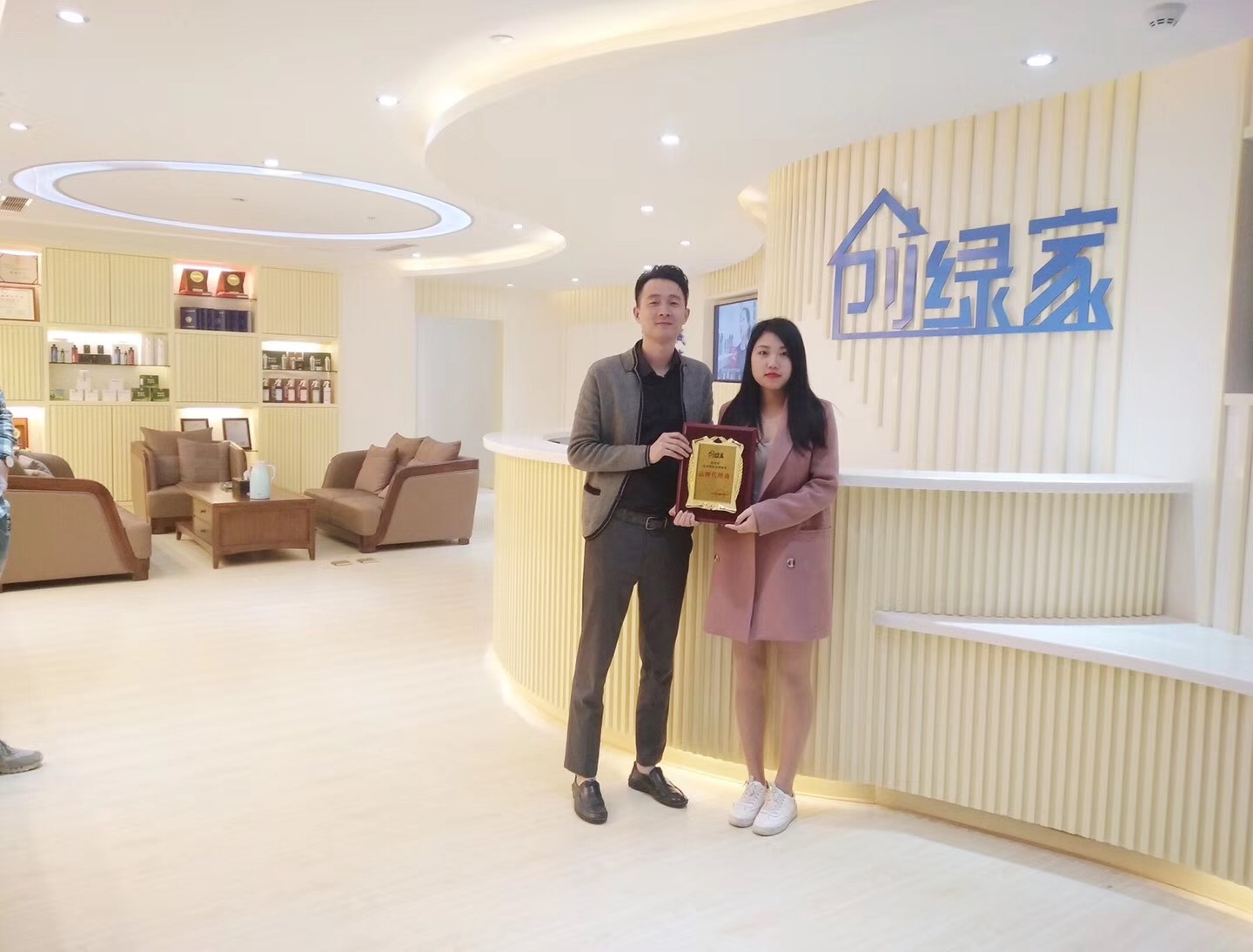 熱烈祝賀錢總簽約創(chuàng)綠家浙江省縣級市代理！
