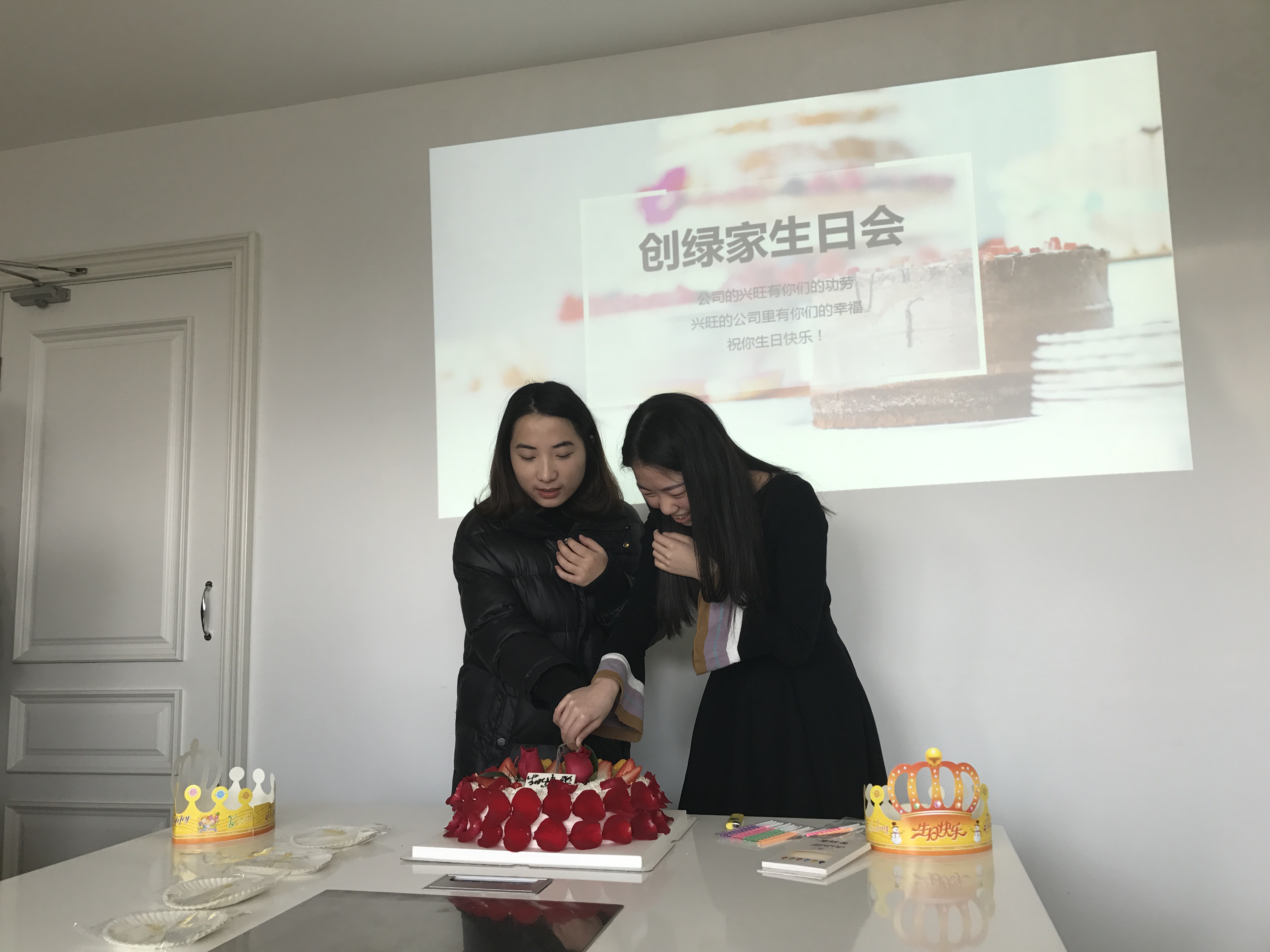 【1月生日會】本月壽星只有美少女，拍圖拍到小編手機內(nèi)存不夠啦！