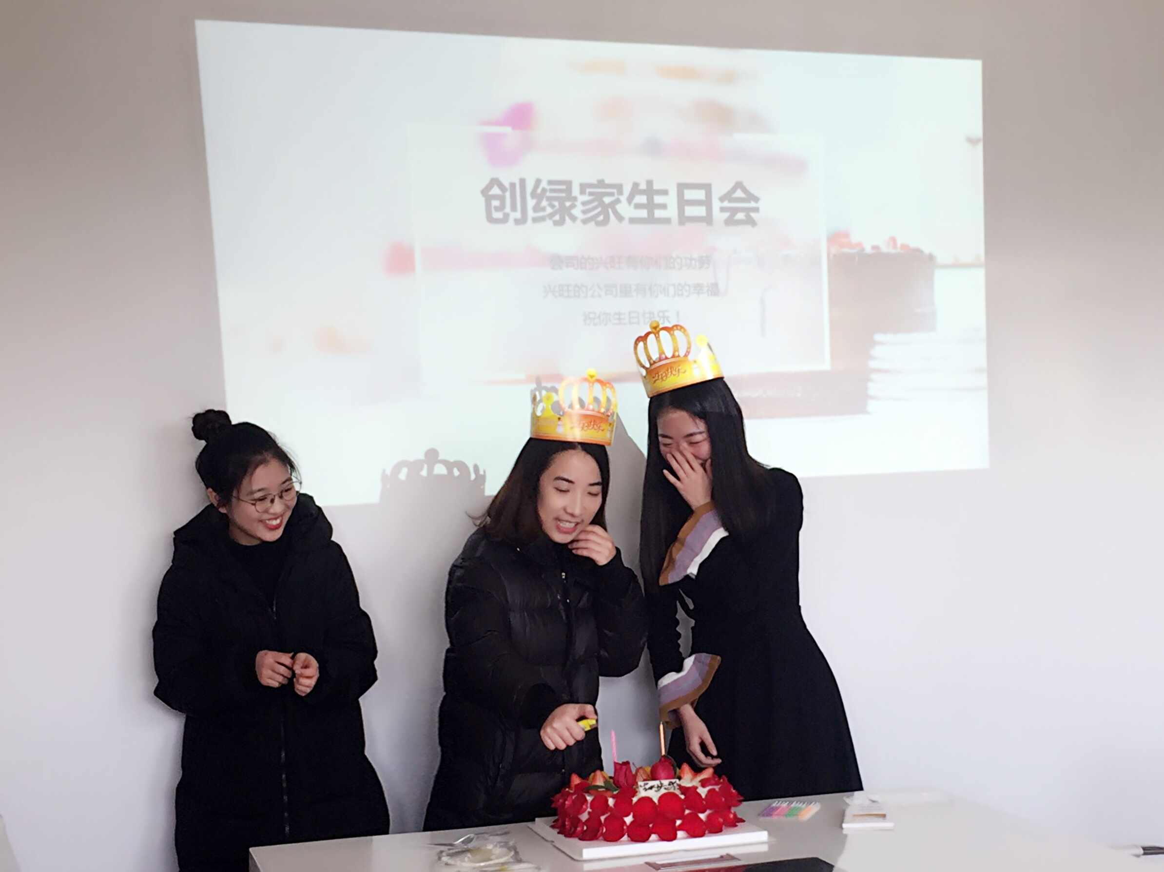 【1月生日會】本月壽星只有美少女，拍圖拍到小編手機內(nèi)存不夠啦！