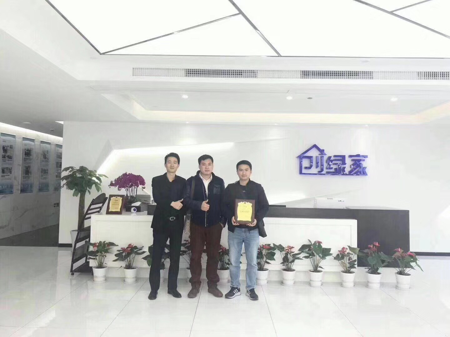 熱烈祝賀莫總、劉總簽約創(chuàng)綠家東莞市區(qū)級代理！