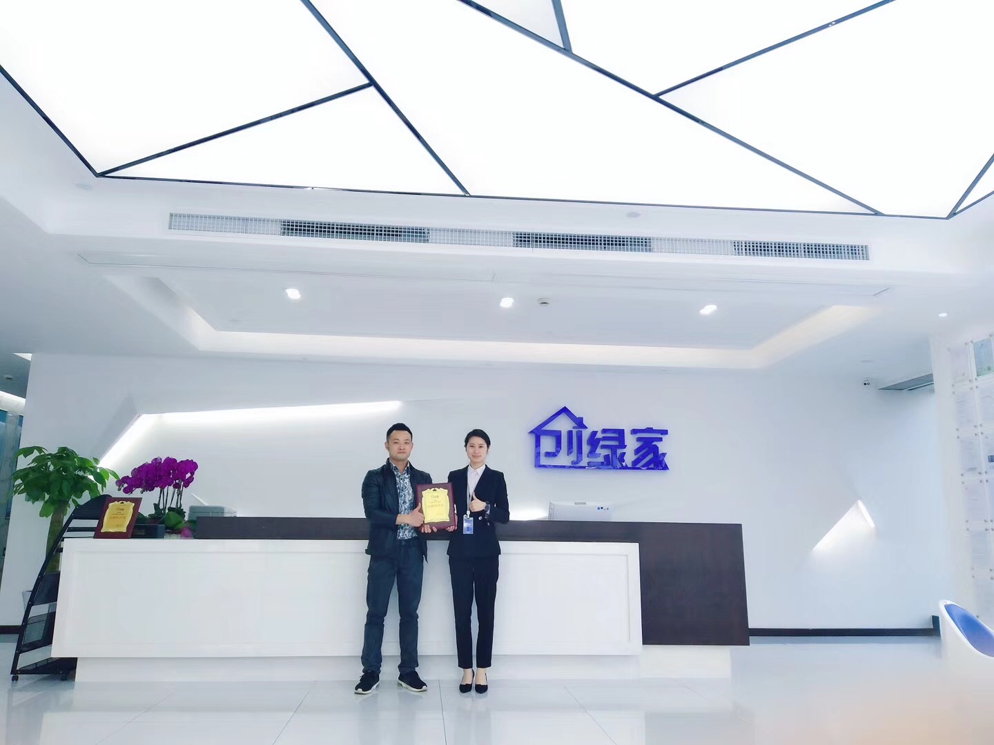 熱烈祝賀張總簽約創(chuàng)綠家重慶市區(qū)級代理！