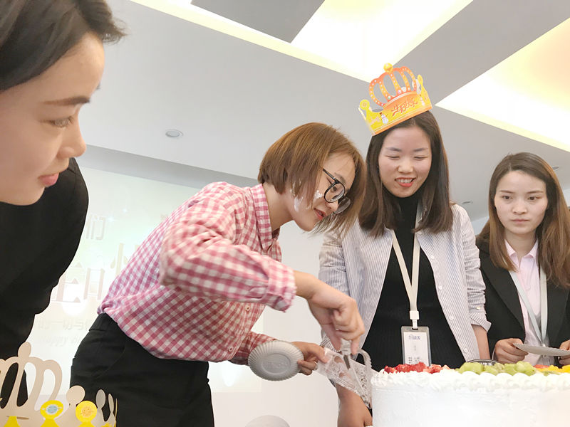 【4月生日會】業(yè)務(wù)很硬核，而我們只是甜美小公舉