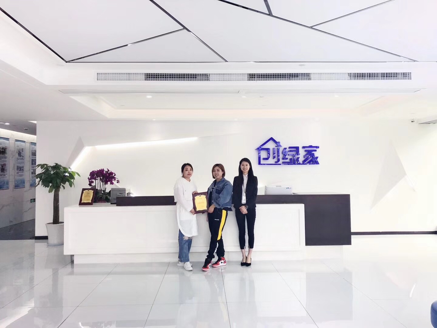 熱烈祝賀劉總姐妹簽約創(chuàng)綠家福州市區(qū)級代理！