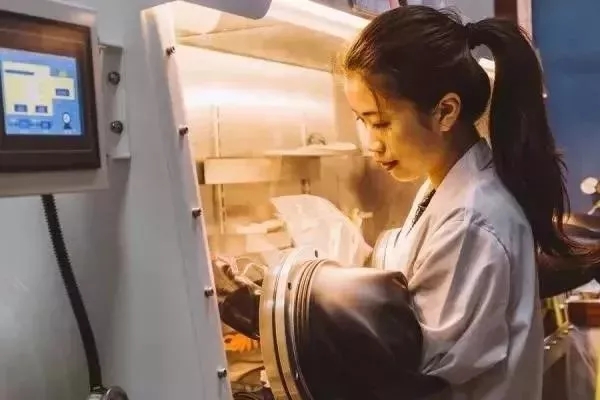 青春是用來奮斗的，除甲醛的青春最美麗！