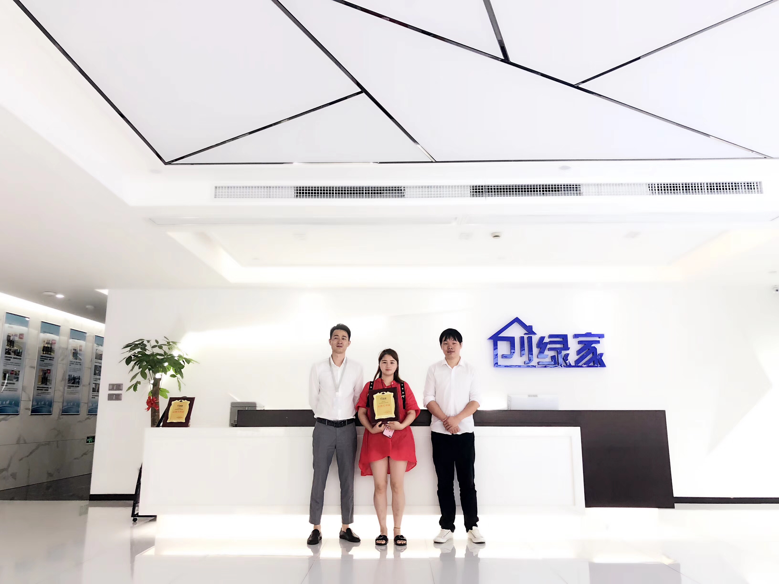 熱烈祝賀吳總團隊簽約創(chuàng)綠家成都市區(qū)級代理！