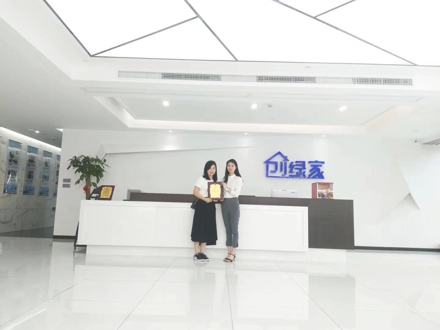 熱烈祝賀姚總、張總夫婦簽約創(chuàng)綠家揚(yáng)州市區(qū)級代理！