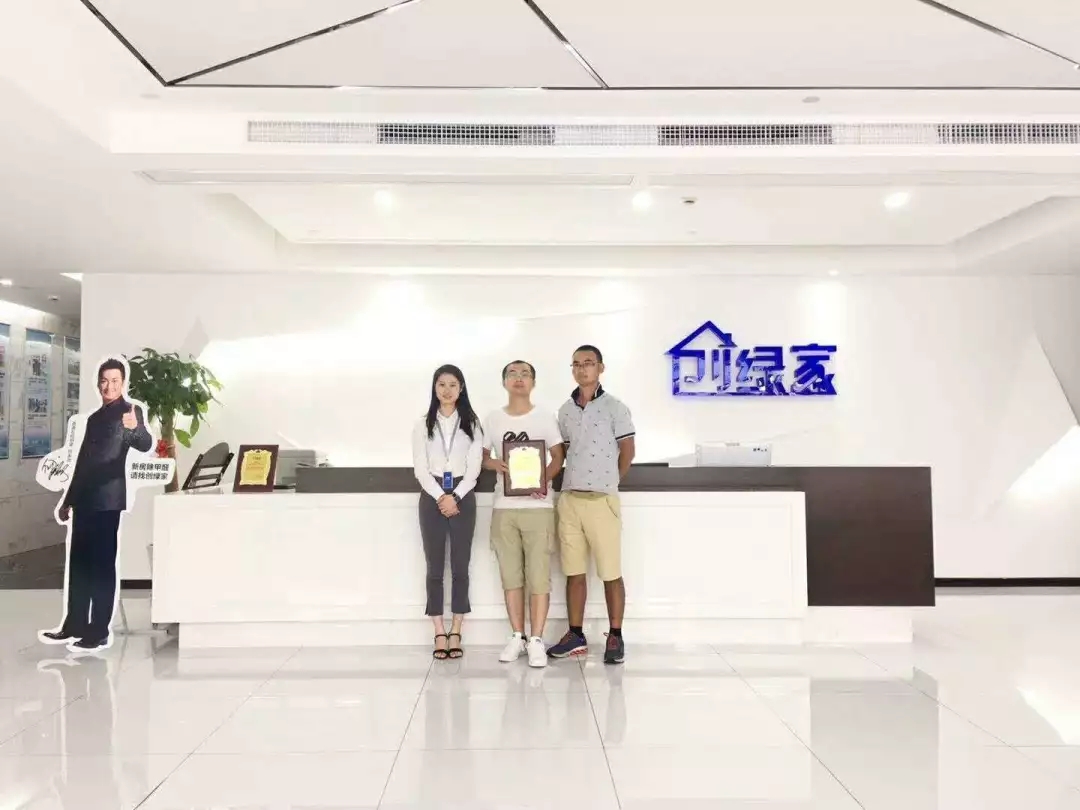 熱烈祝賀劉總、汪總簽約創(chuàng)綠家荊州市縣級(jí)代理