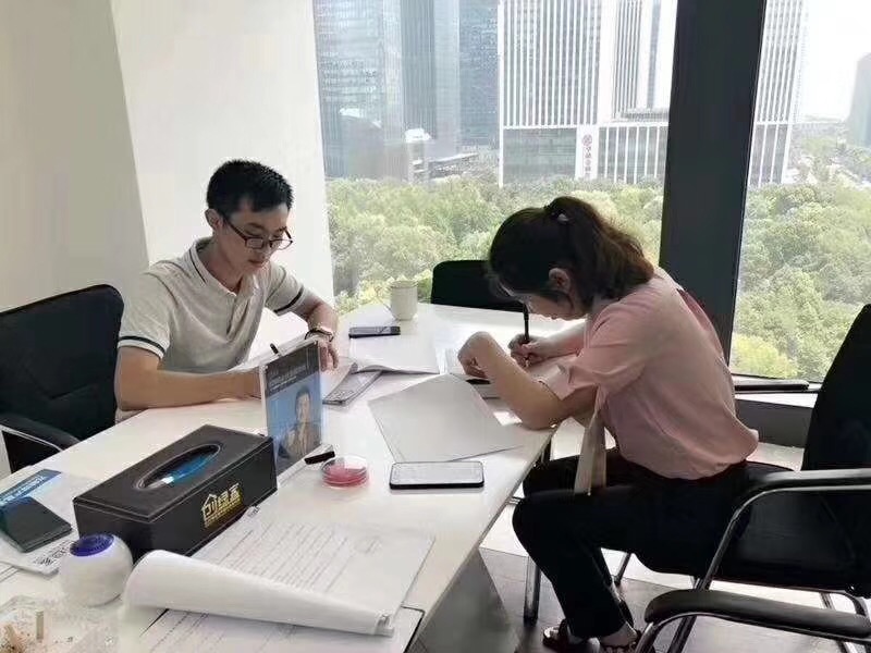 熱烈祝賀周總簽約創(chuàng)綠家重慶市區(qū)級代理！
