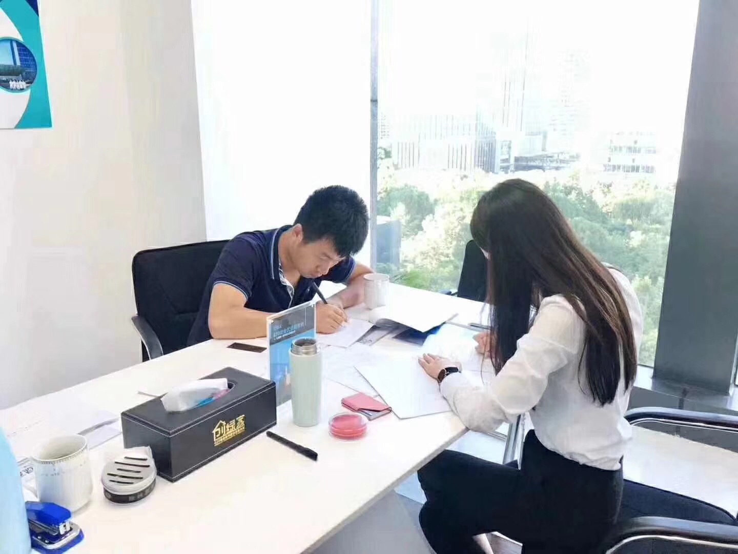 熱烈祝賀馮總、毛總簽約創(chuàng)綠家江蘇省縣級(jí)市代理！