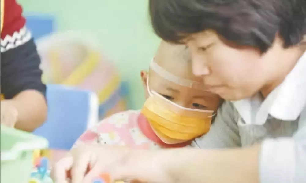 4歲男孩和媽媽辦“婚禮”，真相令人淚崩！