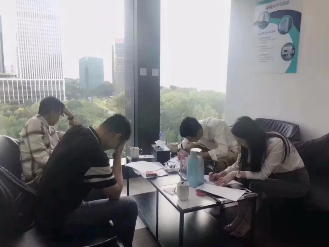 熱烈祝賀馮總、李總、龔總簽約創(chuàng)綠家清遠(yuǎn)市區(qū)級(jí)代理！