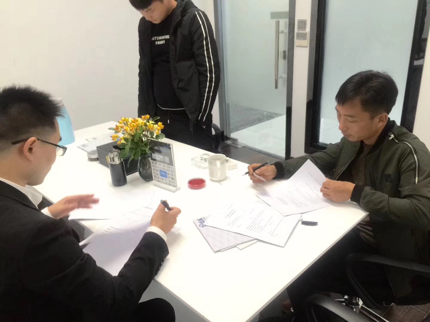熱烈祝賀胡總簽約創(chuàng)綠家新余市區(qū)級(jí)代理！