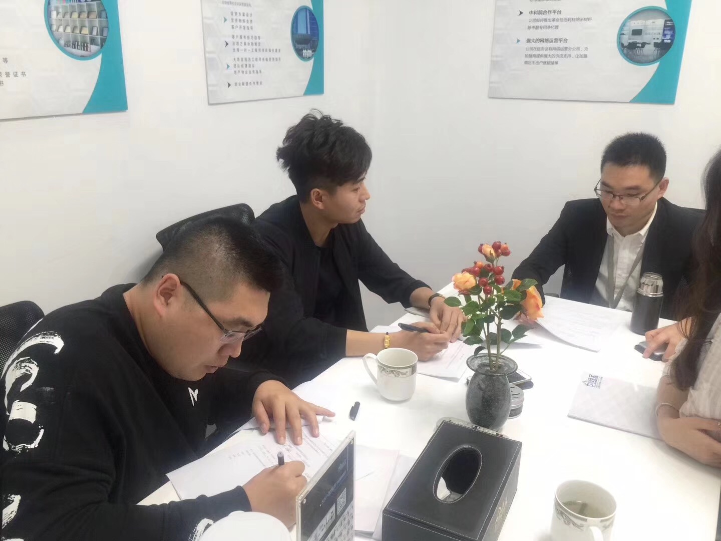 熱烈祝賀李總、王總簽約創(chuàng)綠家鞍山市區(qū)級(jí)代理！