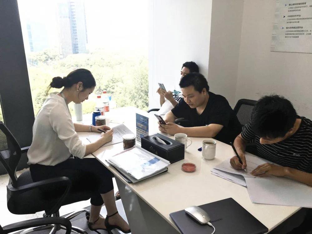 熱烈祝賀余總曾總簽約創(chuàng)綠家浙江省衢州市區(qū)級(jí)代理！