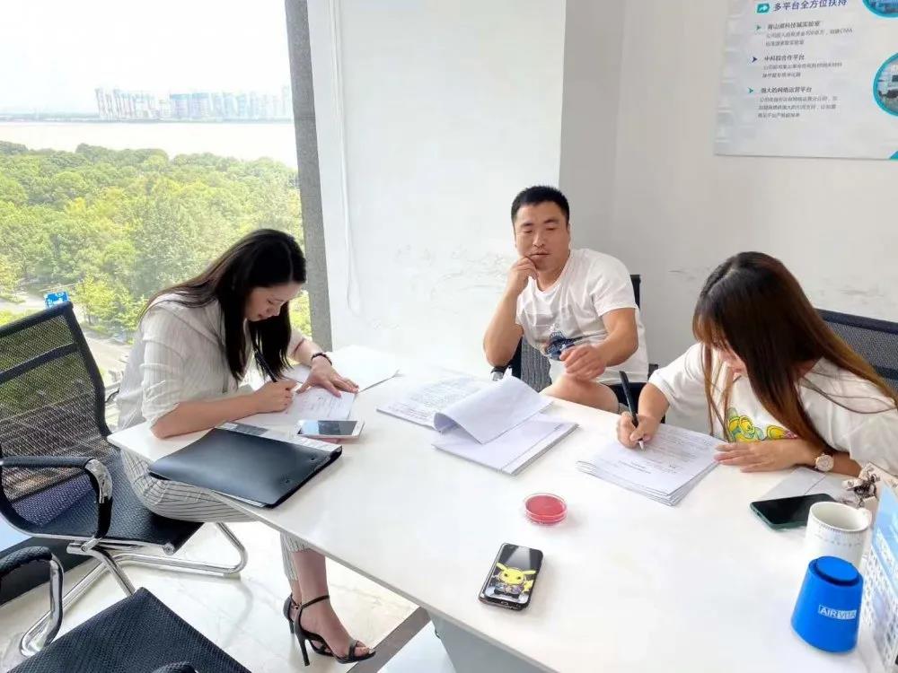 熱烈祝賀高總夫婦簽約創(chuàng)綠家河北省張家口市區(qū)級代理！