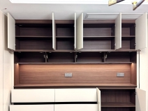 柜門全開猛吹風(fēng)？小心家具變形、墻面開裂！