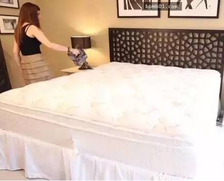 南京美女睡了10年的床墊，掀開后把全家人都嚇傻了……